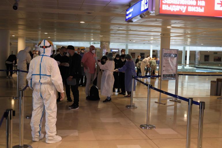 İlk uçak o ülkeden geldi! Yolcular Antalya'ya akın etti