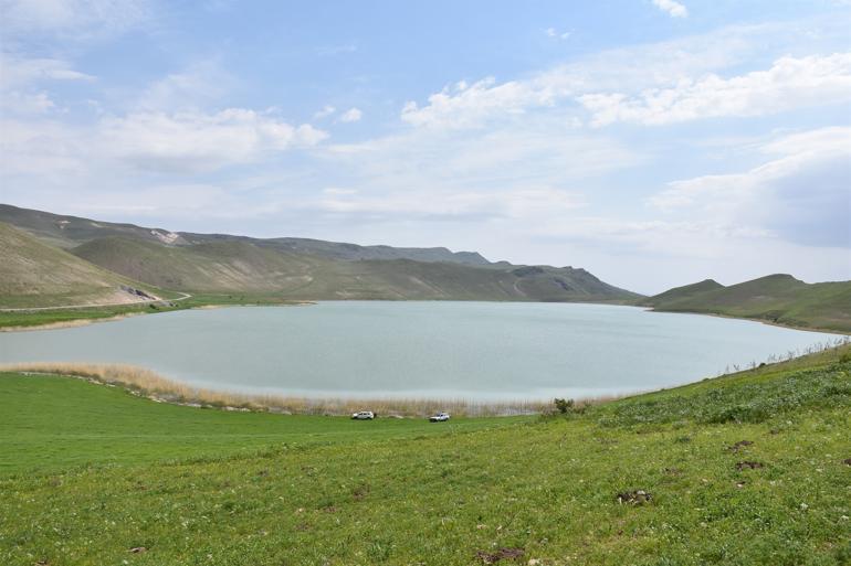 Kars'ın 'kuş cenneti' Deniz Gölü, eşsiz güzellikleriyle keşfedilmeyi bekliyor