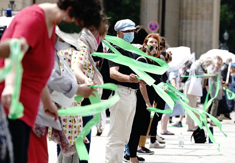 Avrupa’da ırkçılığa karşı zincir