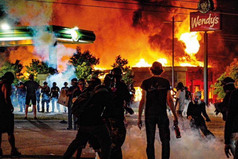 ABD’de gerilim dinmiyor! Yine siyah, yine polis, yine ölüm