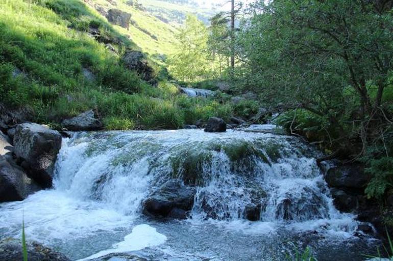 Erzurum'un Şelale Deresi, güzelliğiyle etkiliyor