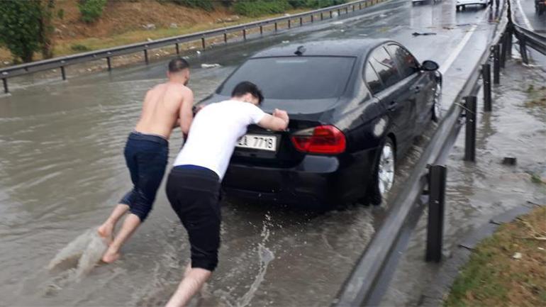 Son dakika... İstanbulda şiddetli sağanak Hayat felç oldu...