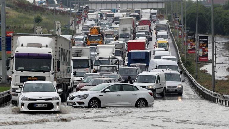 Son dakika... İstanbulda şiddetli sağanak Hayat felç oldu...