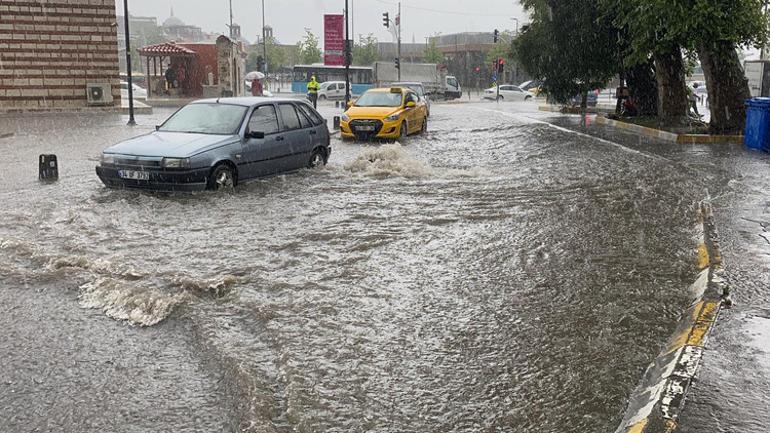 Son dakika… İstanbul’da sağanak ve dolu yağışı etkili oluyor