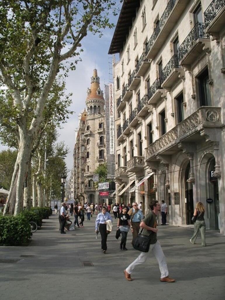 Kendini size sevdireceğinden emin, neşeli ve mistik bir ispanyol: Barselona