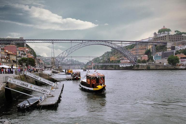 Avuçlarında kültürel kalıntılarla hikayesini anlatmayı bekleyen büyüleyici bir liman şehri: Porto