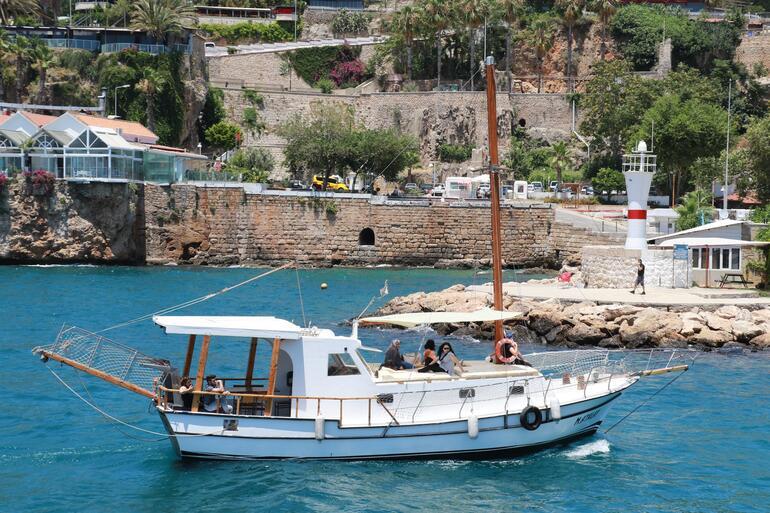 Antalya'da Kaleiçi Yat Limanı eski günlerine dönmeyi bekliyor