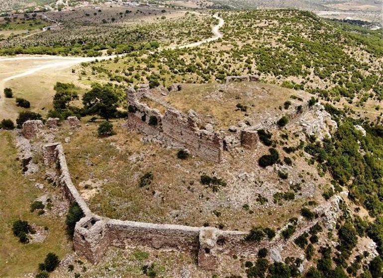 Manisa’da 800 yıllık tarihi kale yıllara meydan okuyor