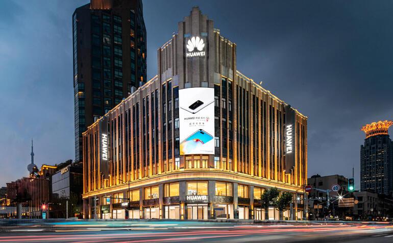 Dünyanın en büyük Huawei mağazası Şangay’da açıldı