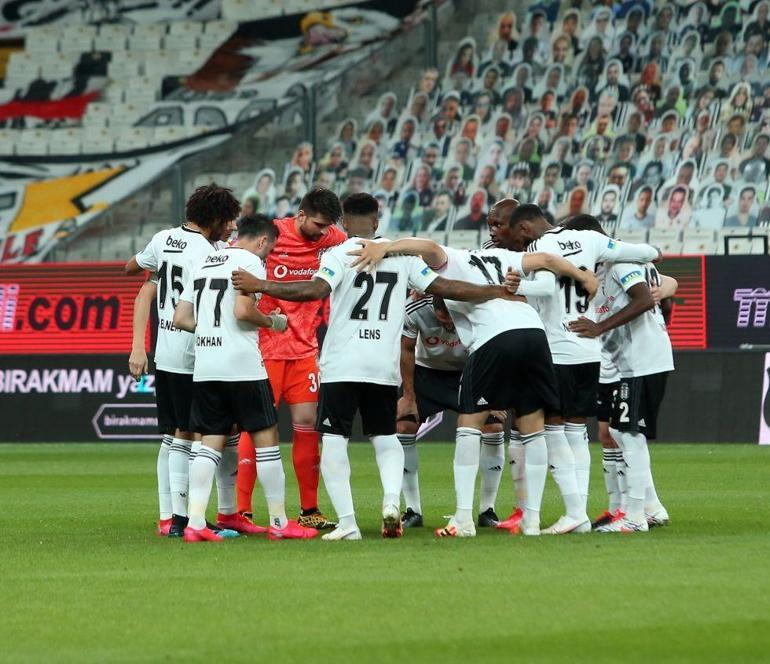 Beşiktaş - Konyaspor maçında Fikret Orman sürprizi! Vodafone Park'ta karton taraftar...