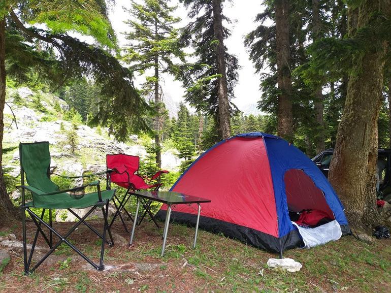 Artvin'de bin 800 rakımlı köyde kamp keyfi