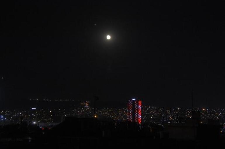 Dolunay İzmir’de böyle görüntülendi