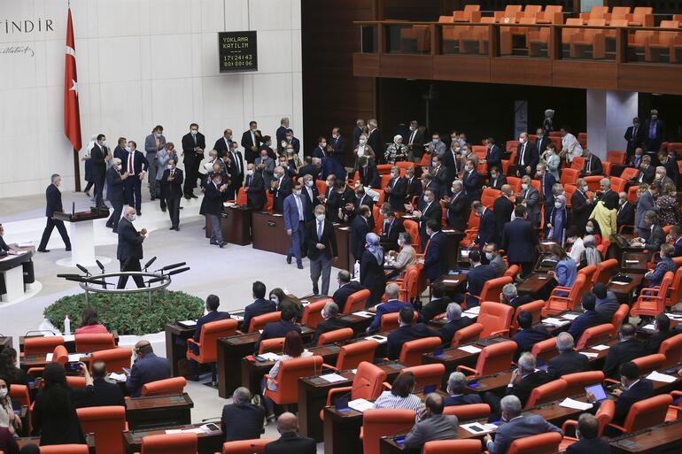 Son dakika haberi: Mecliste o an Ayasofya kararı ayakta alkışlandı