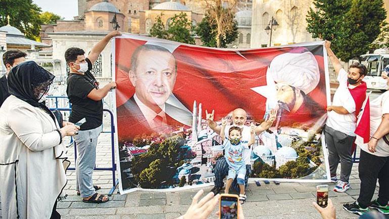 Ayasofya kararına Batı öfkeli, Doğu memnun