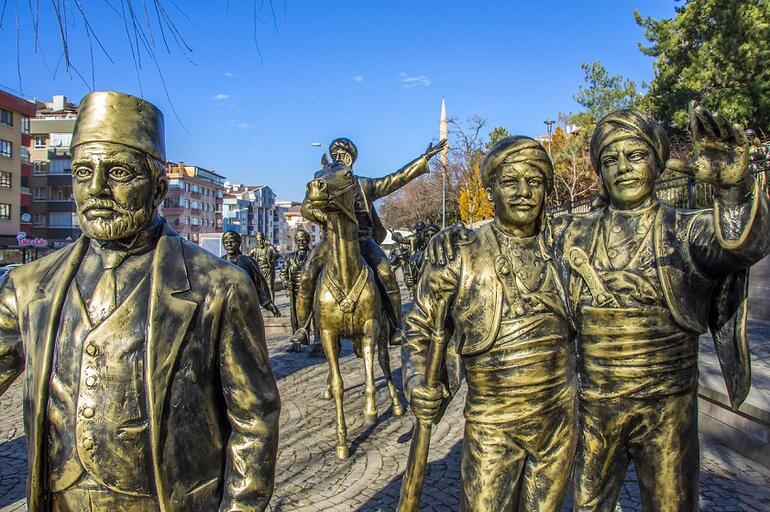 Ankara'nın onlarca heykelli, duygu dolu parkı