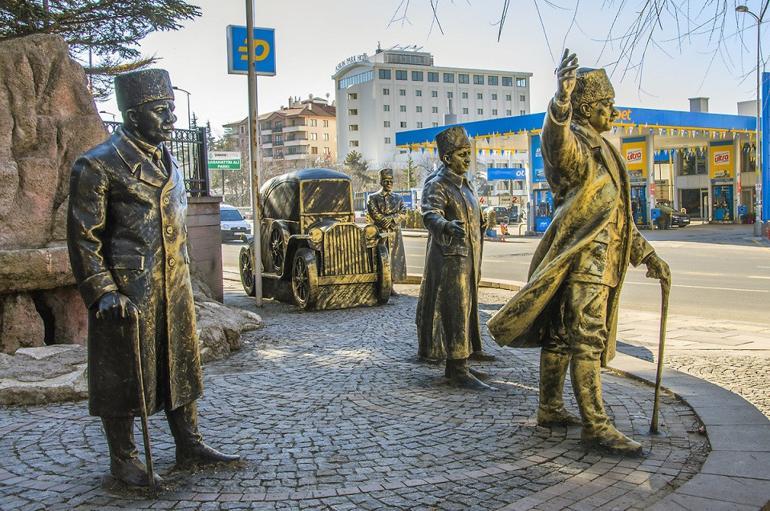 Ankara'nın onlarca heykelli, duygu dolu parkı