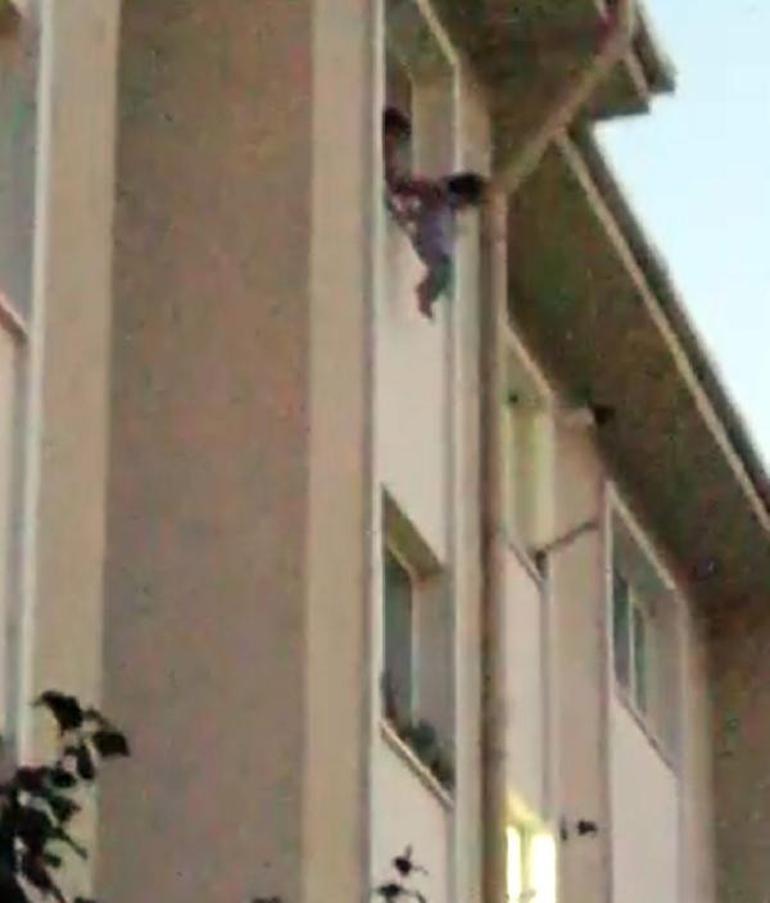 Korku dolu anlar kamerada... Çocuğunu sarkıtıp atayım mı diye bağırdı
