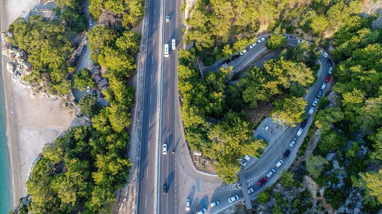 Antalya'da mesire alanı girişinde 2 kilometrelik piknik kuyruğu