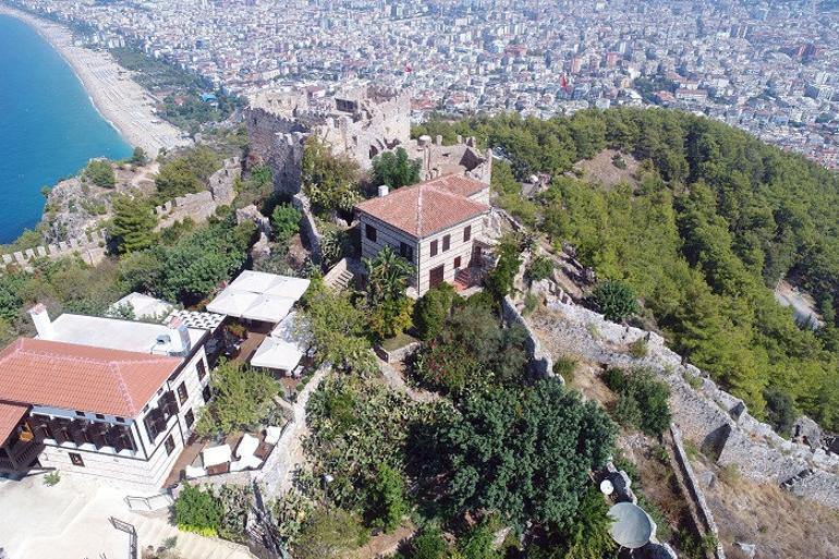 Avusturyalı Godina'nın tahrip ettiği tarihi surlarda restorasyon süreci bekleniyor