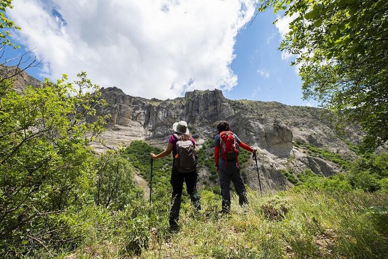 Sarısuvat Kanyonu'nda 8 kilometrelik doğa yürüyüşü