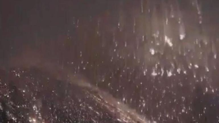 İtalya’da Stromboli Yanardağı patladı