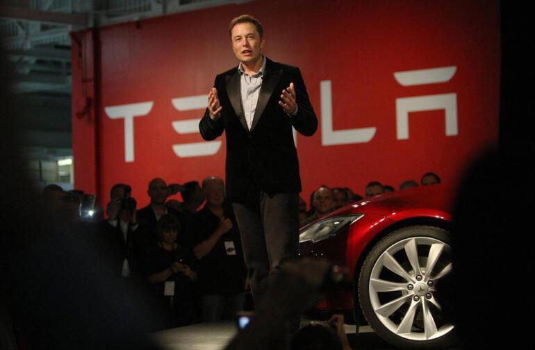 Elon Musk dünyanın en zengin 10 insanından biri nasıl oldu?