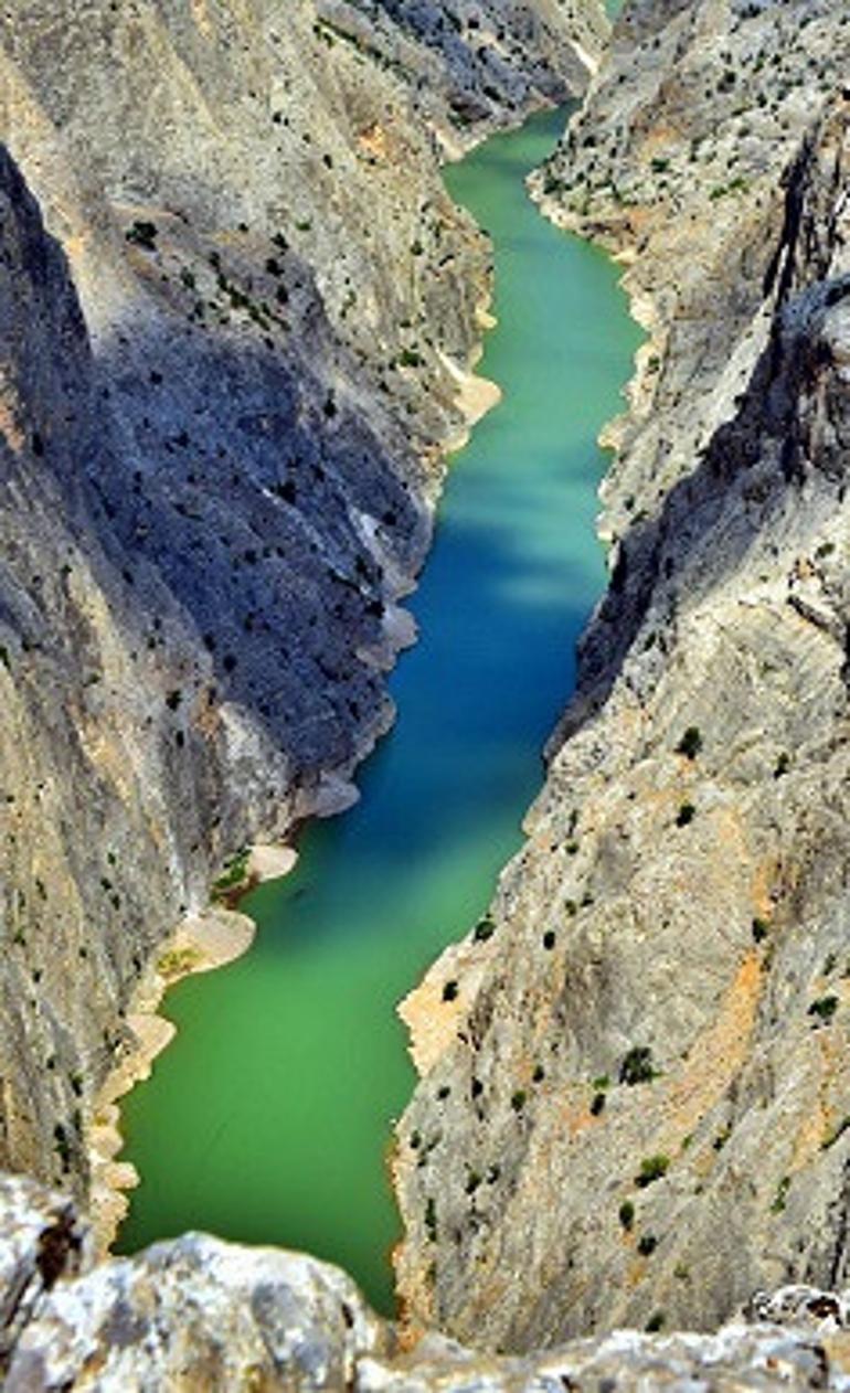 Maceraperestlerin vazgeçilmez adresi: Kemaliye Karanlık Kanyon