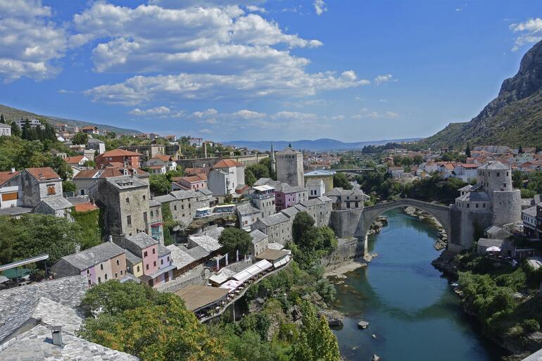 Tarihi Mostar Köprüsü'nün yeniden açılışının 16. yılı