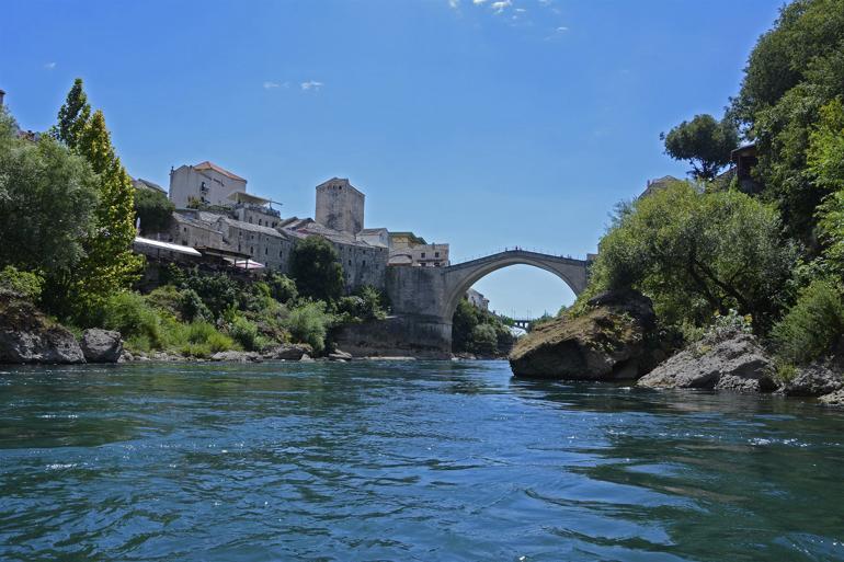 Tarihi Mostar Köprüsü'nün yeniden açılışının 16. yılı