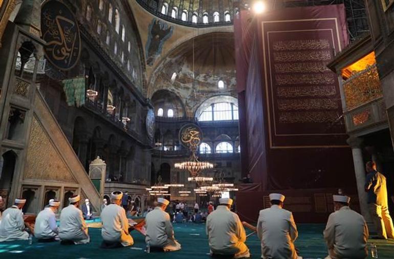 Son dakika... Tarihi gün 86 yıl sonra Ayasofyada ilk namaz