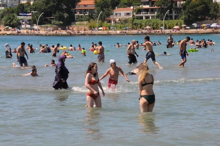 Kandıra sahilleri tatilcilerle dolup taştı