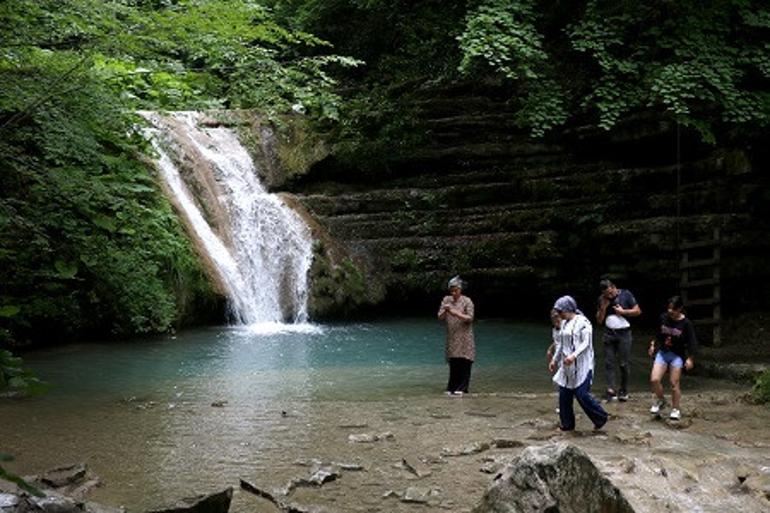 Erfelek Tatlıca Şelaleleri hayran bırakıyor