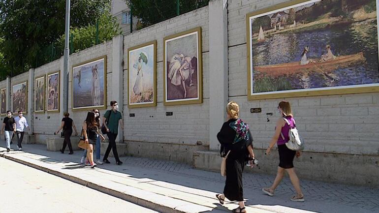 İstinat duvarları dünyaca ünlü tabloların replikalarıyla süslendi