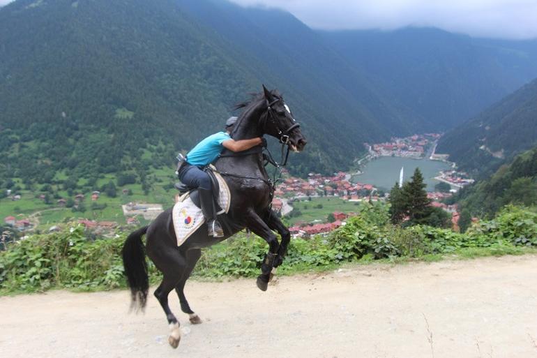 Uzungöl’de onları gören şaşırıyor