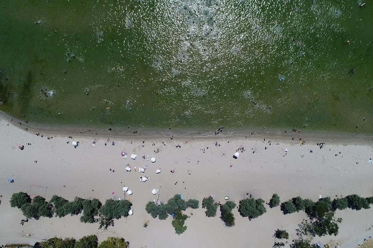 Menekşe Plajı’nda bayram yoğunluğu