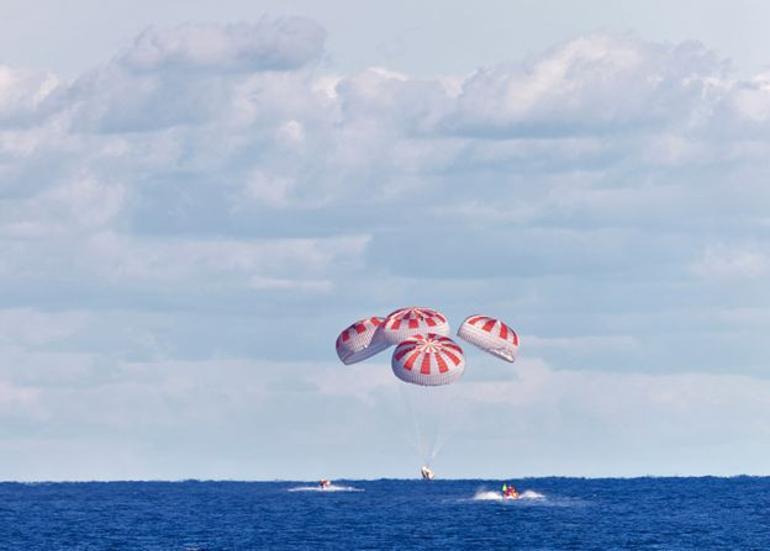 Astronotlar Space X aracıyla dünyaya bugün geri dönüyor