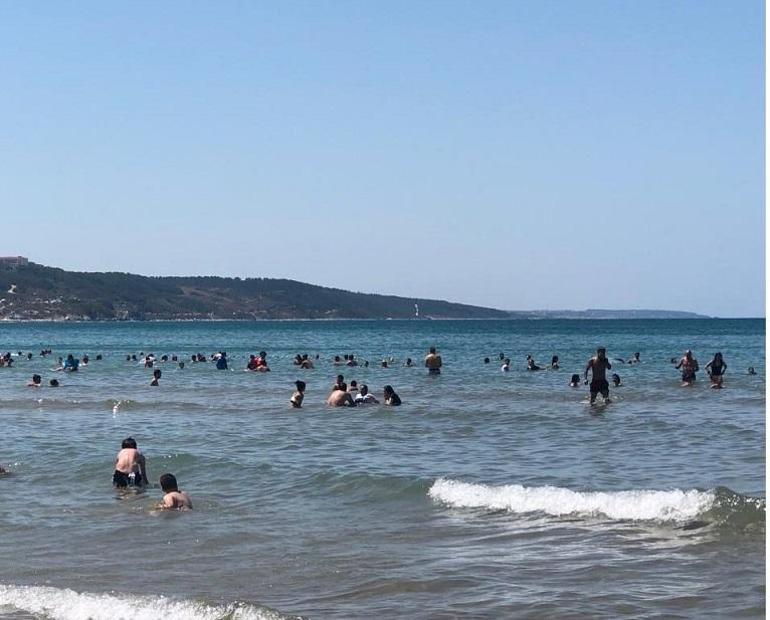 Şile plajlarında bayram yoğunluğu... Sosyal mesafe, maske hiçe sayıldı