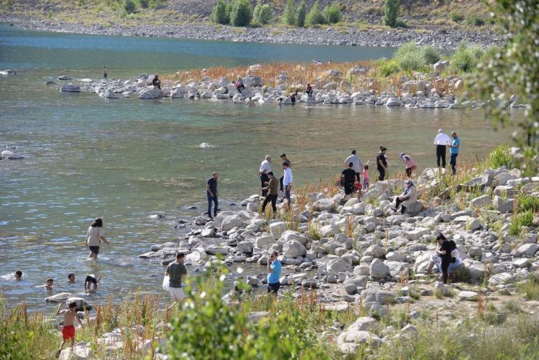 Nemrut Krater Gölü tarihinin en kalabalık günlerini yaşıyor