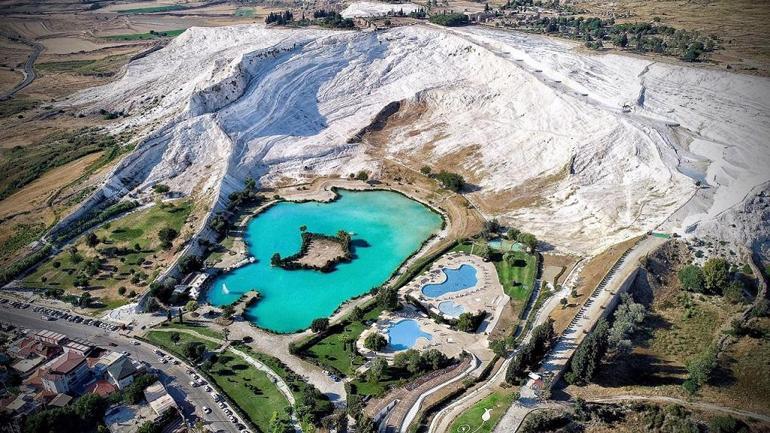 Vatandaşlar Pamukkale’nin eşsiz manzarasını Kocaçukur’dan izledi