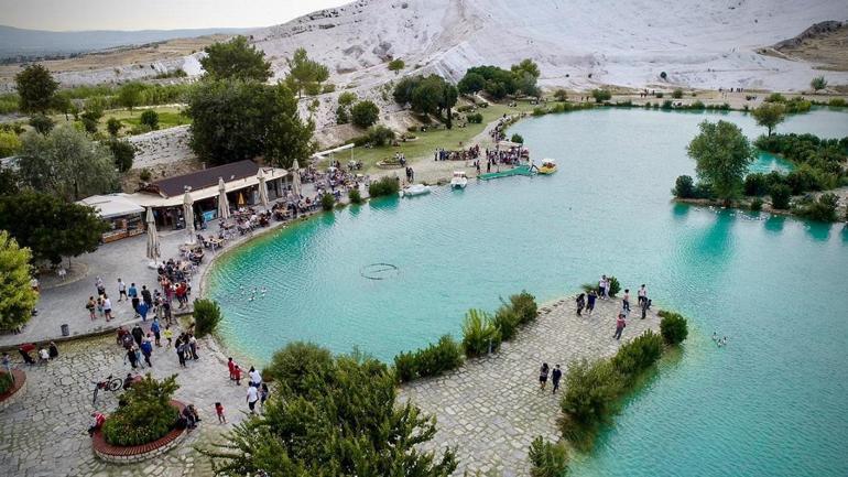 Vatandaşlar Pamukkale’nin eşsiz manzarasını Kocaçukur’dan izledi