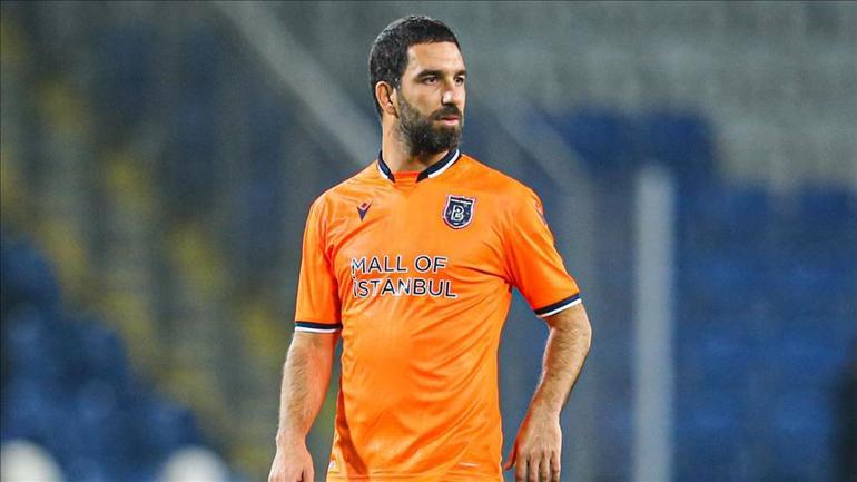 Arda Turan 9 yıl aradan sonra yeniden Galatasaray'da!