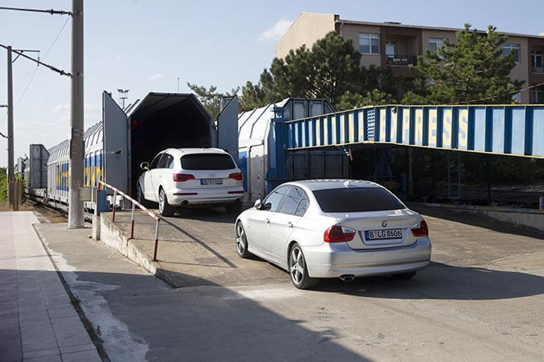 Gurbetçiler dönüş yolunda arabalı treni tercih ediyor