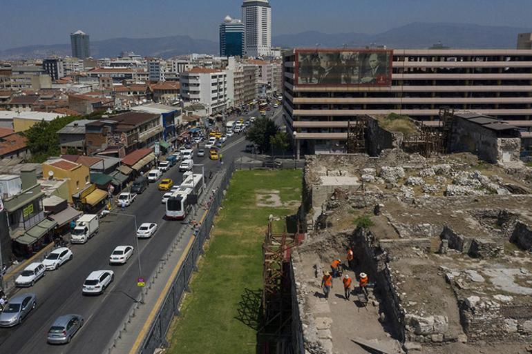 İzmir'de Antik Çağ'dan kalma "gymnasium" kalıntılarına ulaşıldı