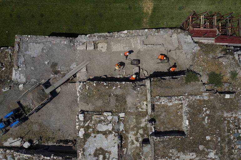 İzmir'de Antik Çağ'dan kalma "gymnasium" kalıntılarına ulaşıldı