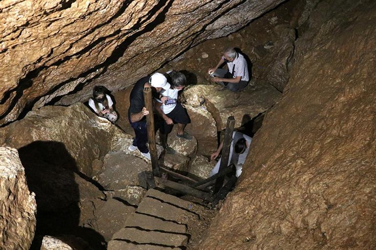 Doğal klimalı "Buzluk Mağarası" yaz aylarında ilgi görüyor