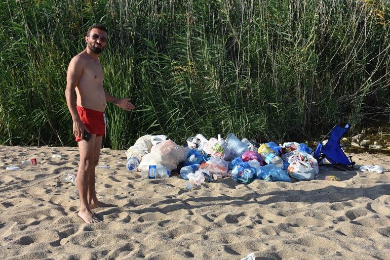 İtalyan koyu, tatilcilerin atıklarıyla çöplüğe döndü