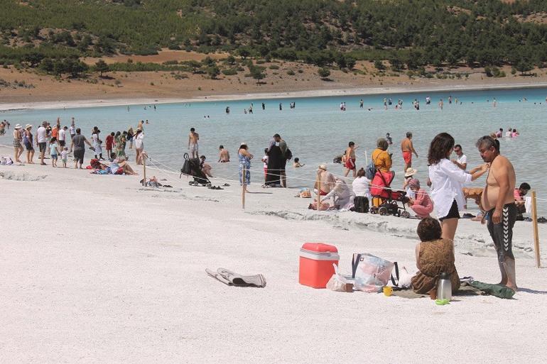 Salda Gölü'nde çamur çukuruna girene ceza