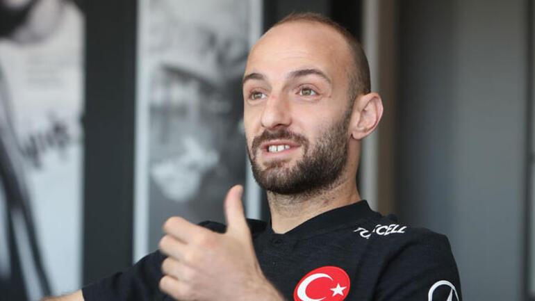 Efecan Karaca: "Her Türk oyuncunun büyük takımlarda oynama hedefi vardır..."
