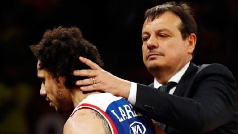 Anadolu Efes Başantrenörü Ergin Ataman: "39-40 yaşındaki Emre Belözoğlu..."