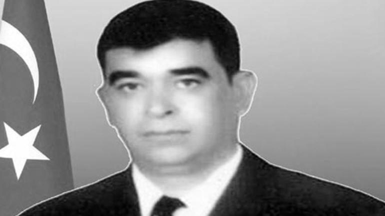 Sudenaz, parkasını giydiği şehit babasının tabutuna sarılarak g&ouml;zyaşı d&ouml;kt&uuml;